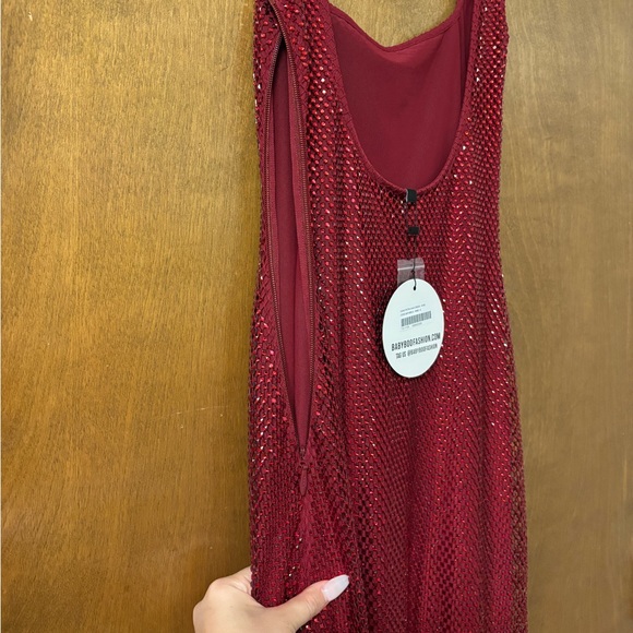 Elegant Red Maxi Dress - Picture 6 of 13